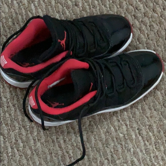 red and black jordans kids